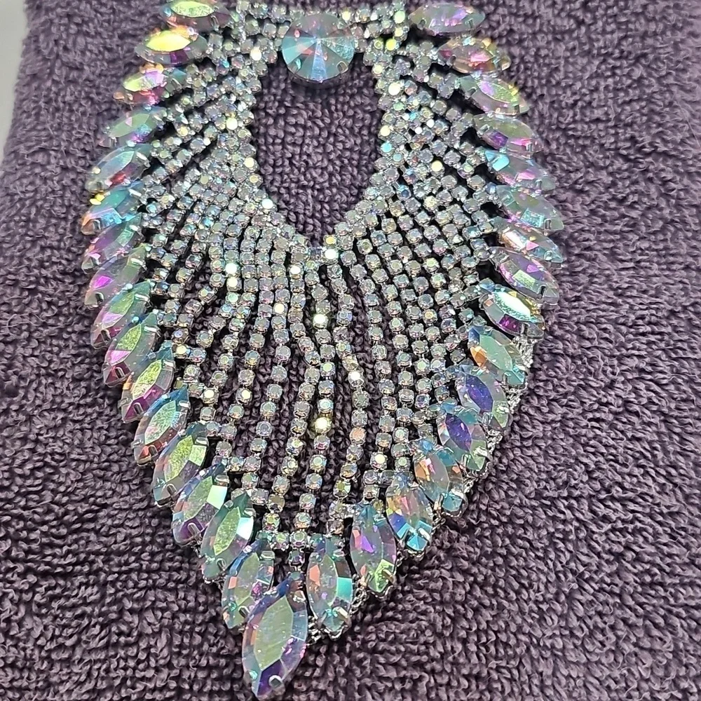 NWT Princess Rhinestone Ribbon Tassle Chain 8.5 x 13 cm Glam Bling Jewelry - Picture 3 of 10